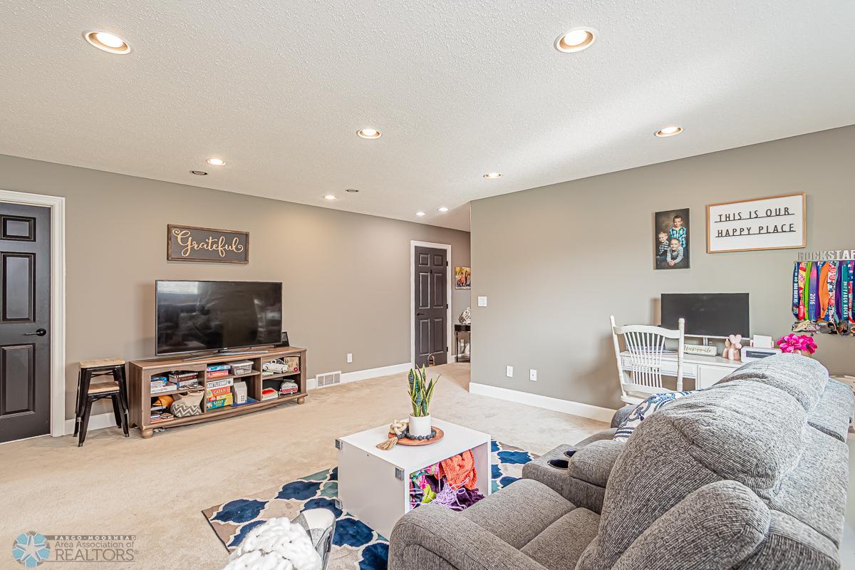 3605 Taylor St S, Fargo, ND 58104-24.jpg