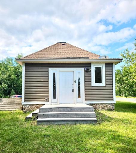 Cabin/House located on 1 Acre Lot surrounded by 100's of Acres of Forest County Land.