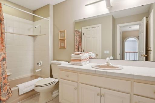 14 Lake Bay, North Oaks, MN 55127