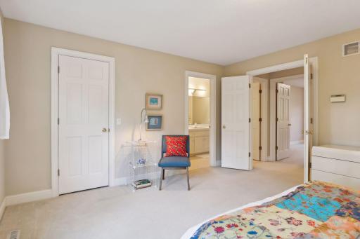 14 Lake Bay, North Oaks, MN 55127