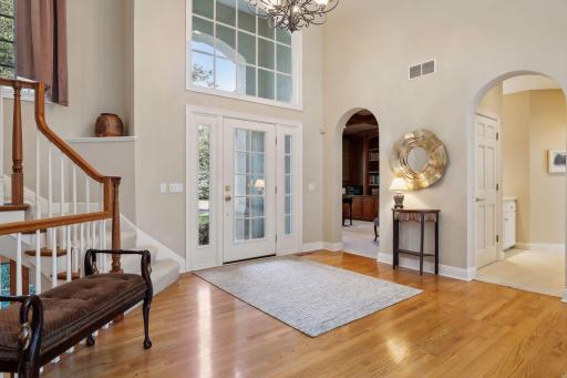 14 Lake Bay, North Oaks, MN 55127