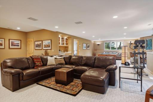 14 Lake Bay, North Oaks, MN 55127
