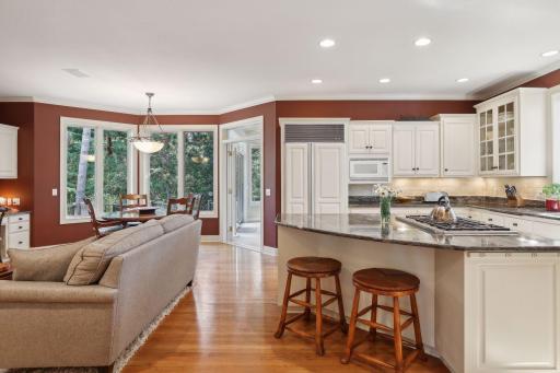 14 Lake Bay, North Oaks, MN 55127