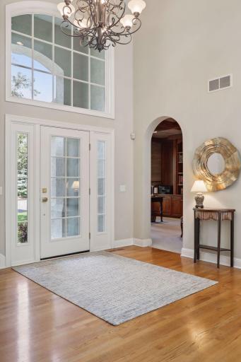 14 Lake Bay, North Oaks, MN 55127