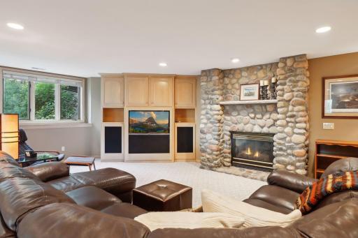 14 Lake Bay, North Oaks, MN 55127