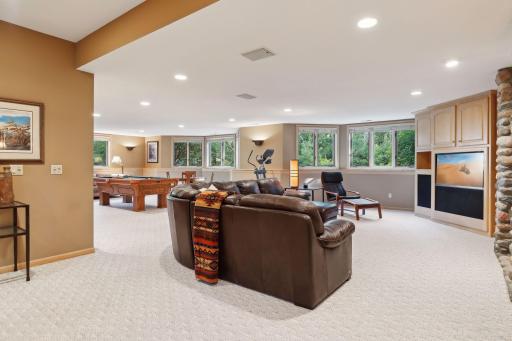14 Lake Bay, North Oaks, MN 55127
