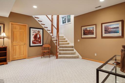 14 Lake Bay, North Oaks, MN 55127