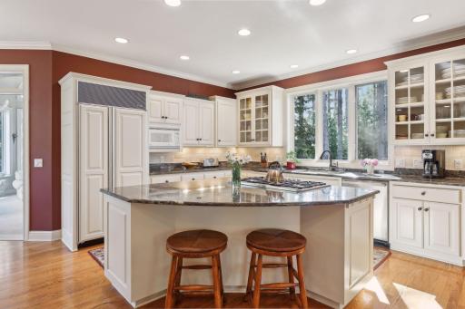 14 Lake Bay, North Oaks, MN 55127