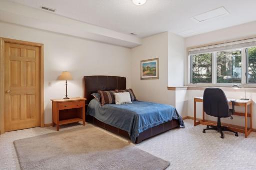 14 Lake Bay, North Oaks, MN 55127