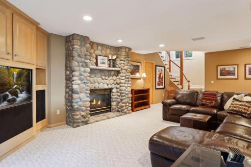 14 Lake Bay, North Oaks, MN 55127