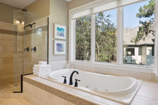 14 Lake Bay, North Oaks, MN 55127