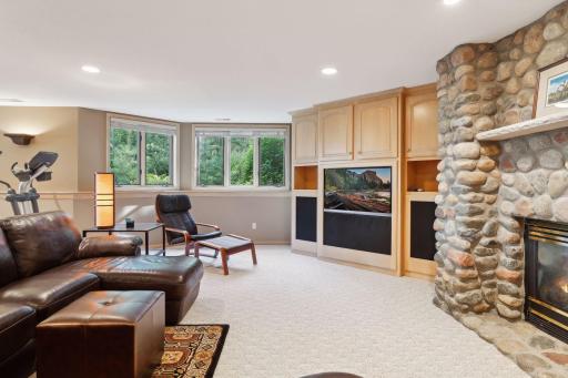 14 Lake Bay, North Oaks, MN 55127