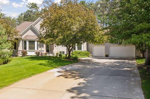 14 Lake Bay, North Oaks, MN 55127