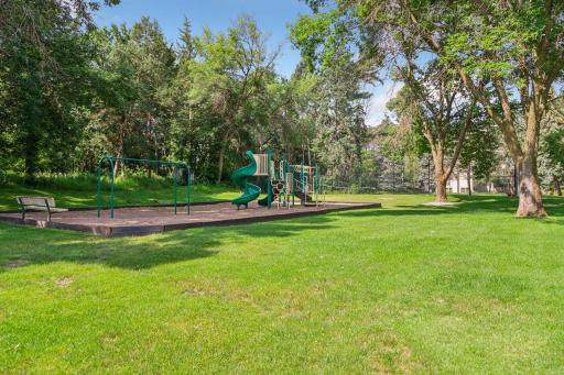 14 Lake Bay, North Oaks, MN 55127