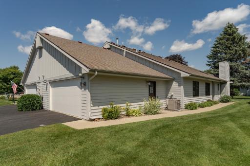 1743 Lakeview Drive SW, Rochester, MN 55902
