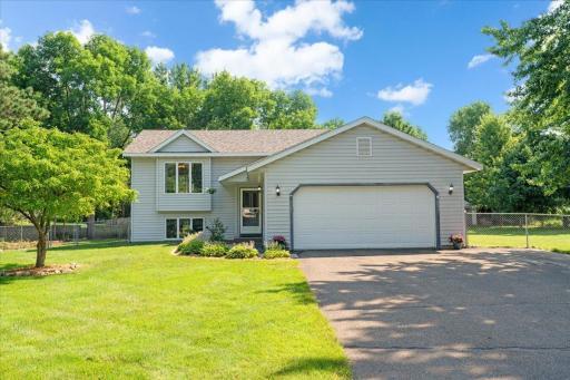 Photo for 820 Fox Tree Lane N, Hudson, WI 54016 - listing #6570959 820 Fox Tree Lane N, Hudson, WI 54016