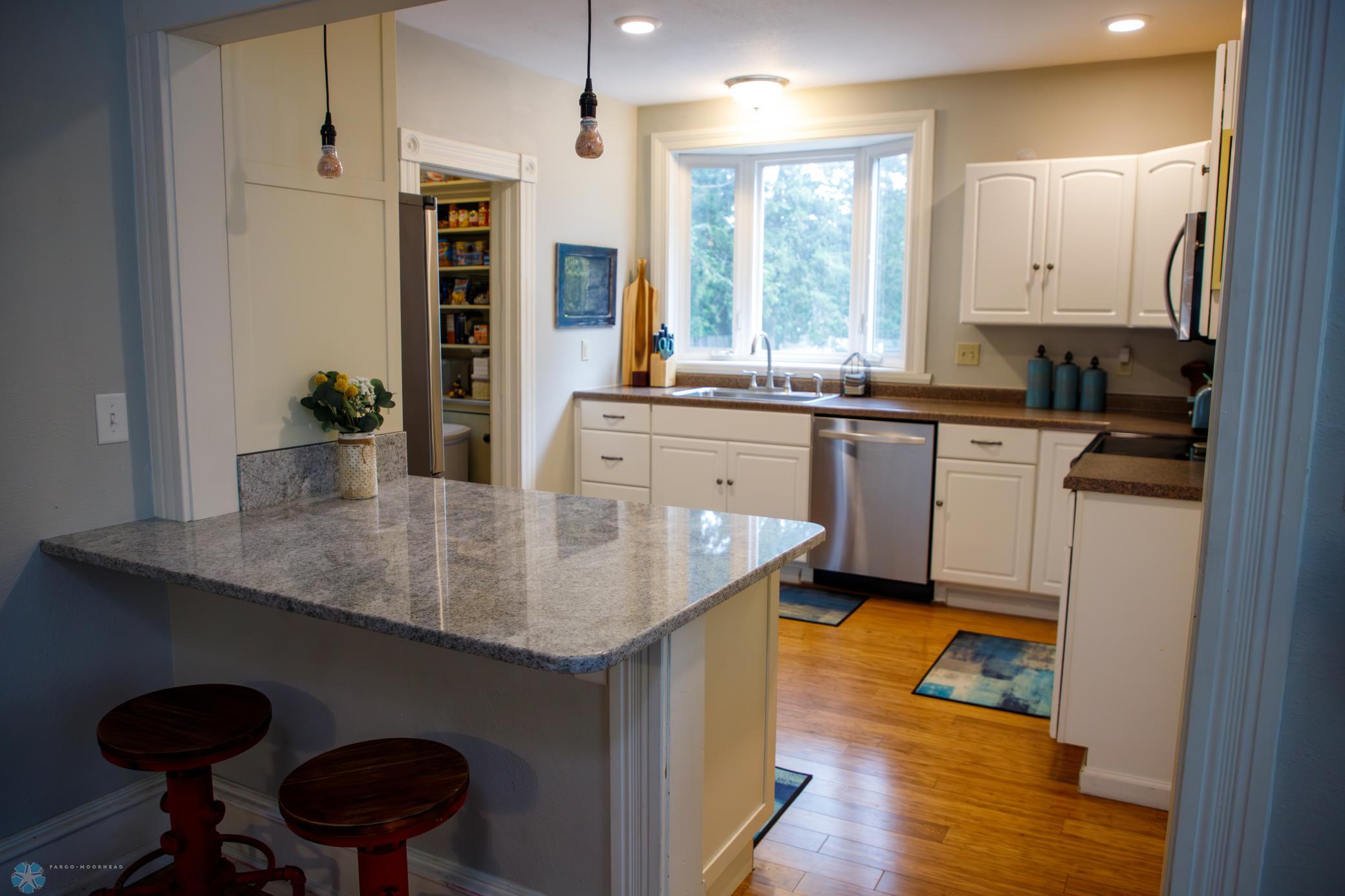 15 Kitchen 1.jpg