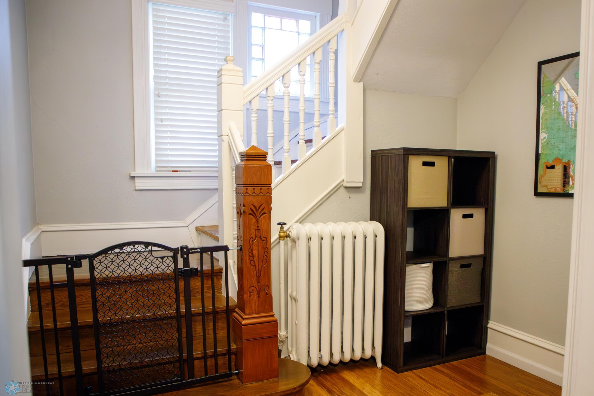 08 Entry and Stairs.jpg