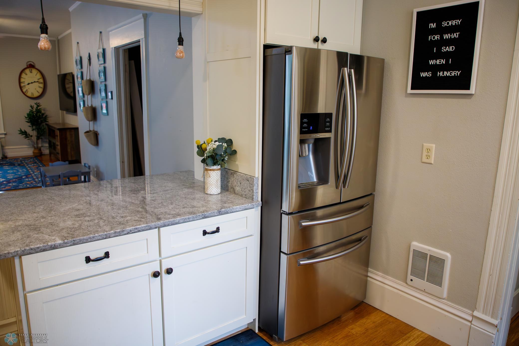 16 Kitchen 2.jpg