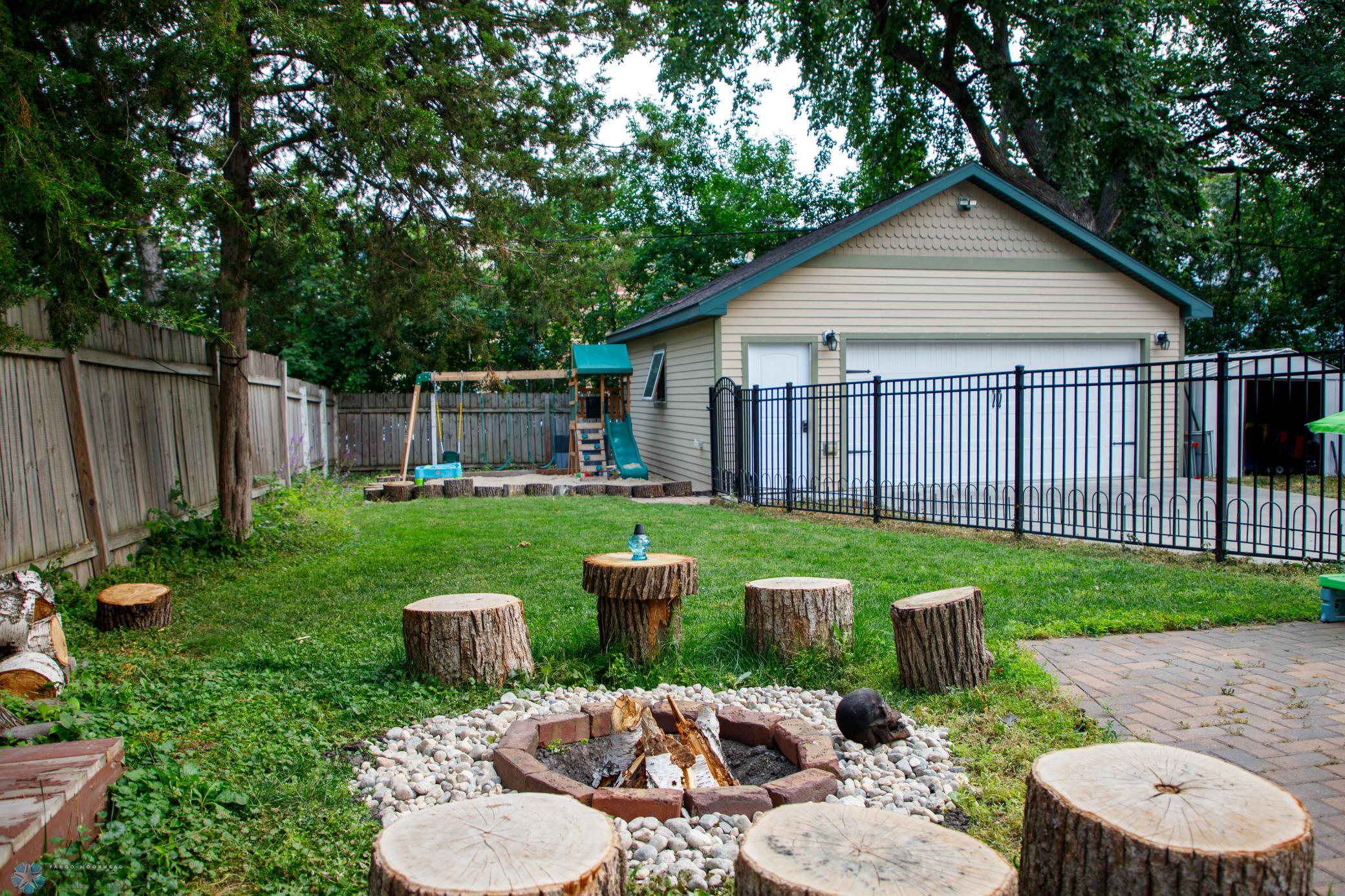 05 Backyard.jpg