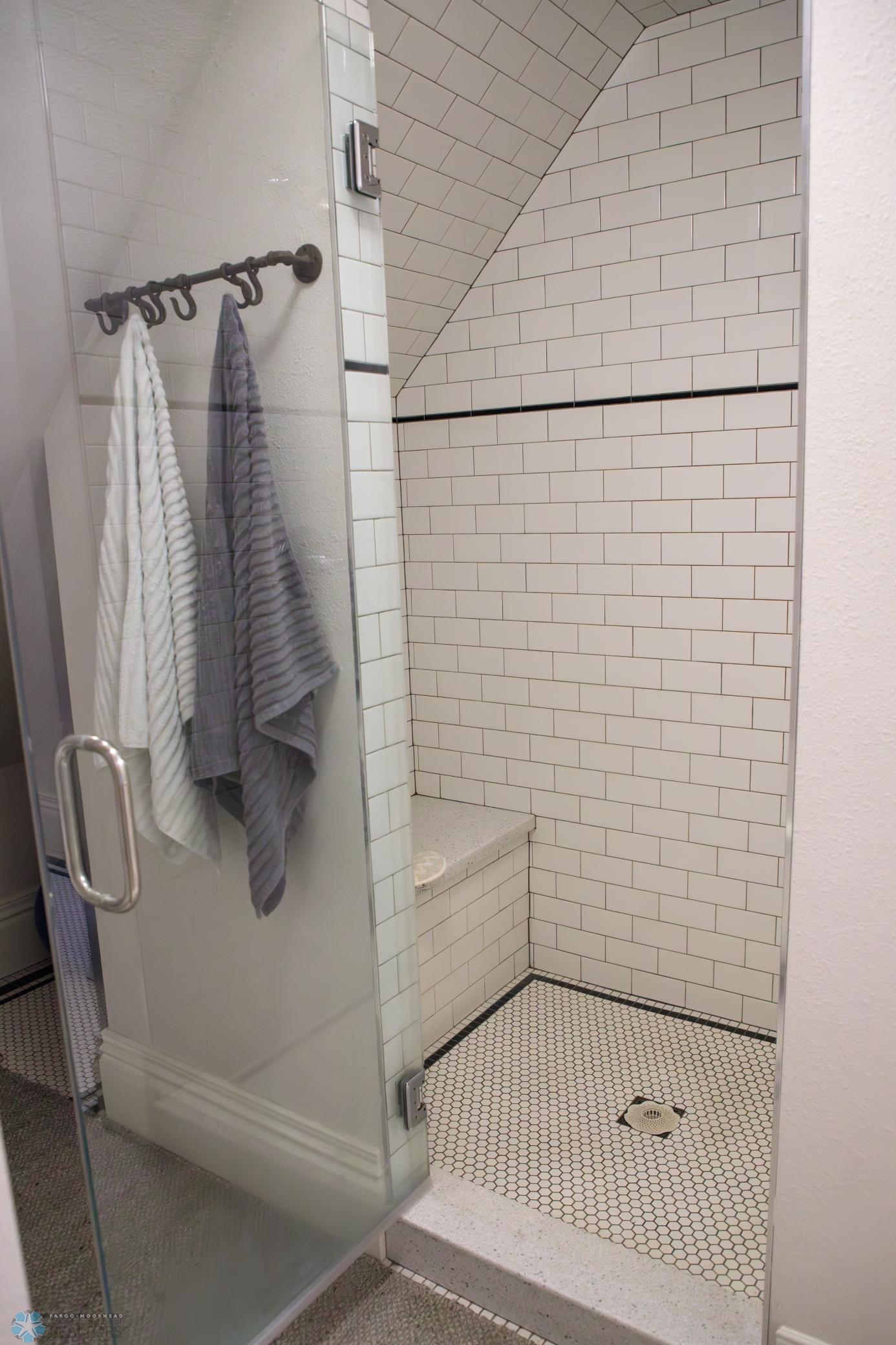 28 Third Floor Bath 3.jpg