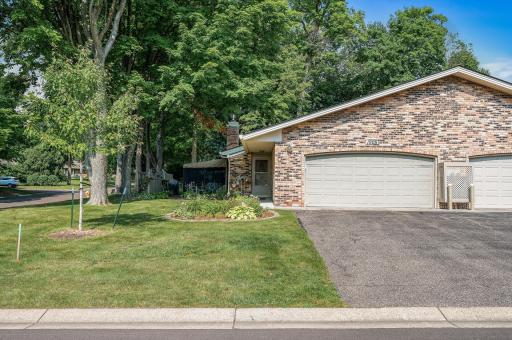 1905 Kingsview Lane N, Minneapolis, MN 55447