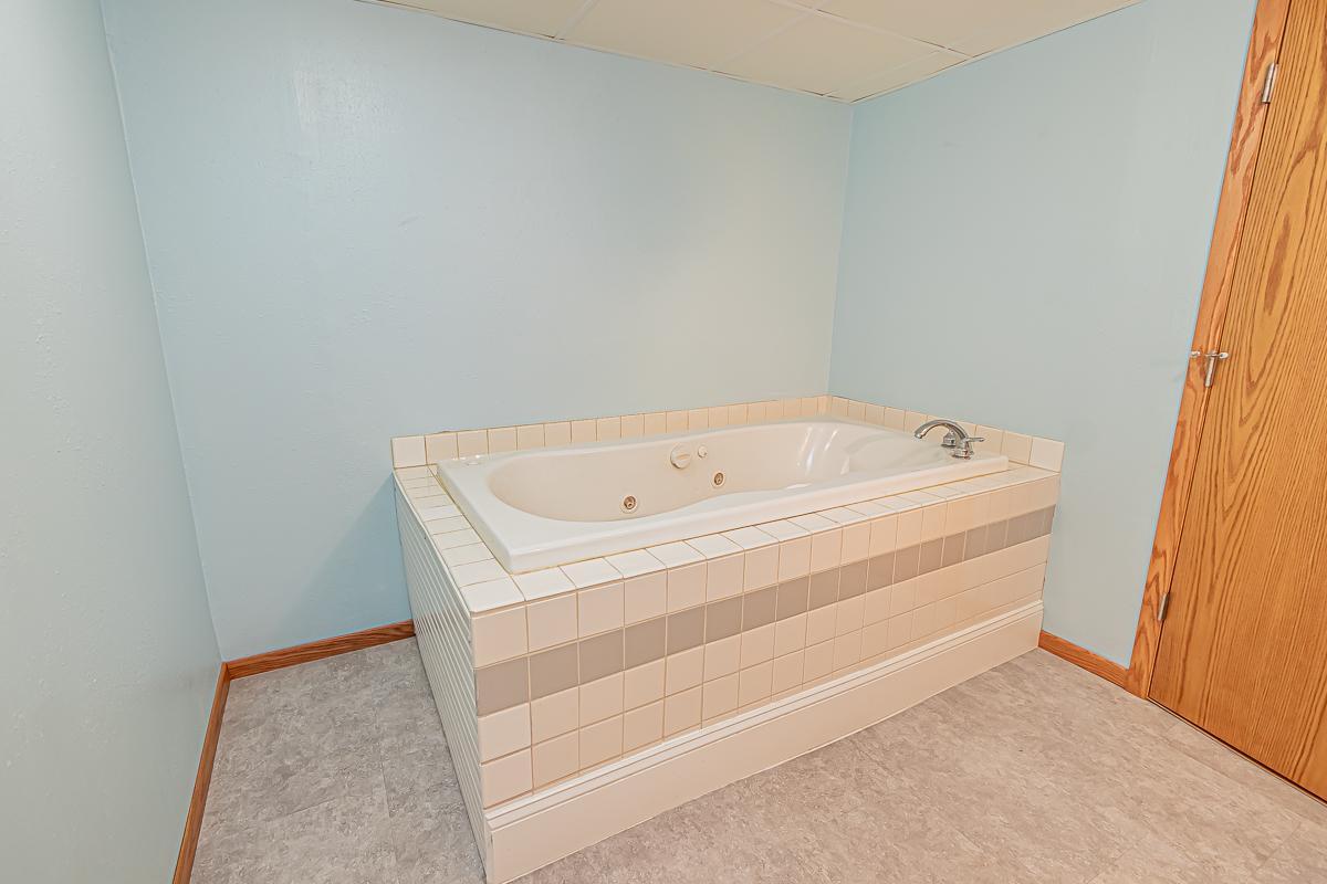 624 3rd St E, West Fargo, ND 58078-20.jpg