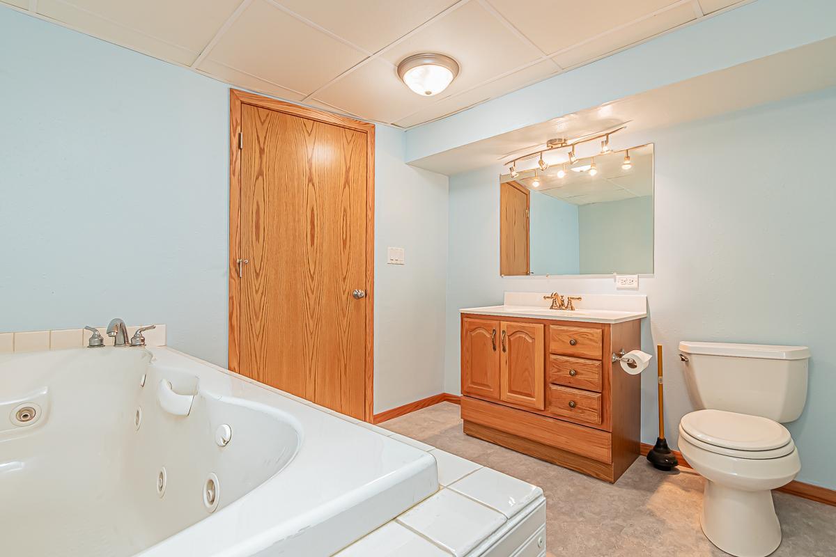 624 3rd St E, West Fargo, ND 58078-22.jpg