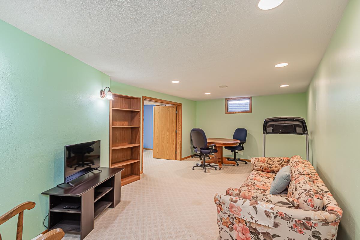 624 3rd St E, West Fargo, ND 58078-10.jpg