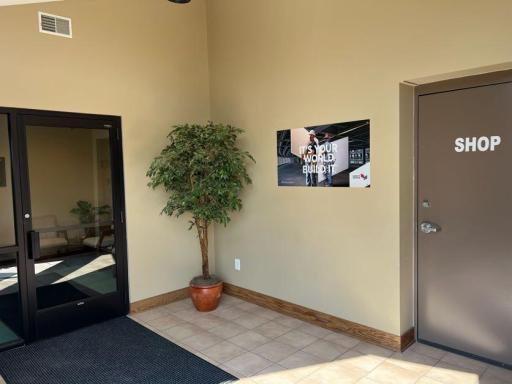 Foyer with separate entrance to the office and shop