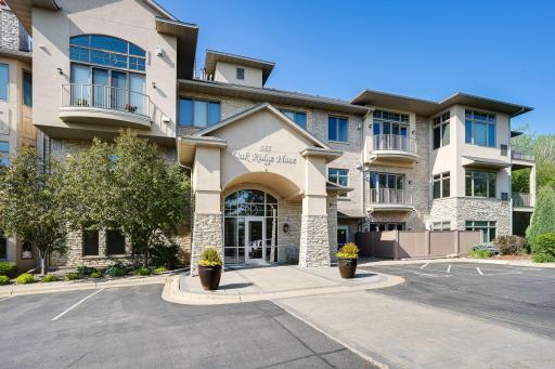 555 Oak Ridge Place, 240, Hopkins, MN 55305