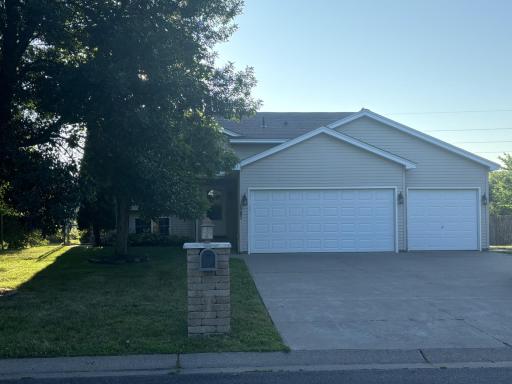 1587 Plum Creek Drive SE, Cambridge, MN 55008
