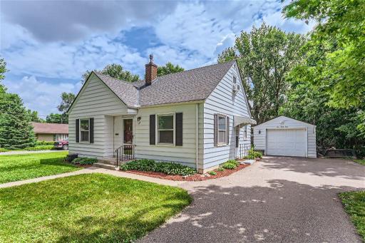 133 Ridgewood Drive, Hopkins, MN 55343