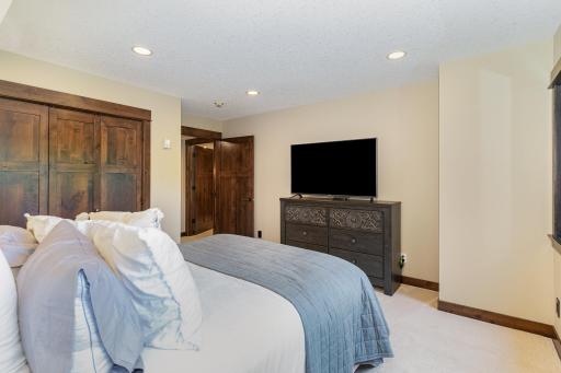 1221 Mckinley Drive, Hudson, WI 54016