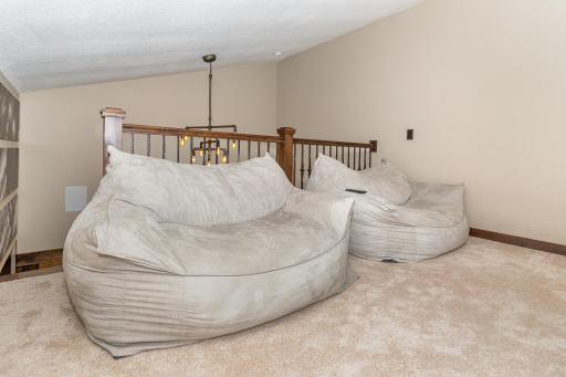 1221 Mckinley Drive, Hudson, WI 54016