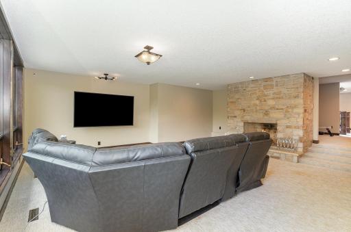 1221 Mckinley Drive, Hudson, WI 54016
