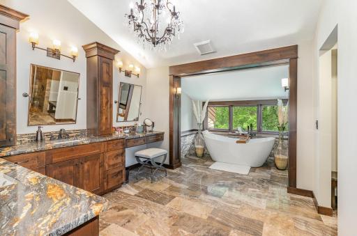 1221 Mckinley Drive, Hudson, WI 54016