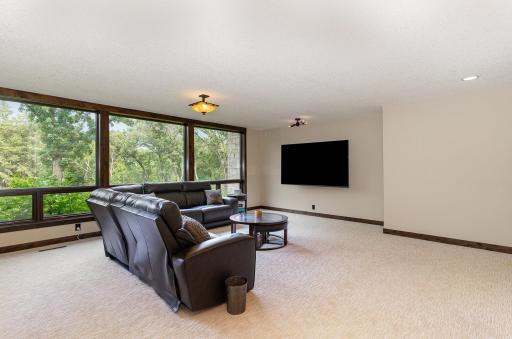 1221 Mckinley Drive, Hudson, WI 54016
