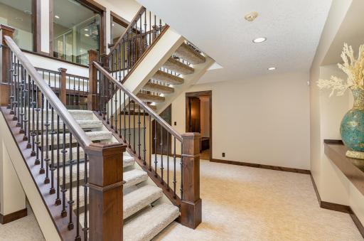 1221 Mckinley Drive, Hudson, WI 54016
