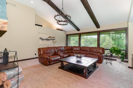 1221 Mckinley Drive, Hudson, WI 54016