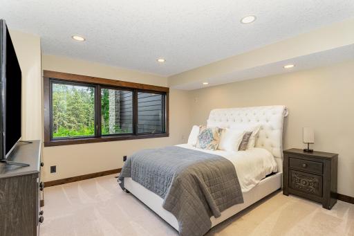 1221 Mckinley Drive, Hudson, WI 54016