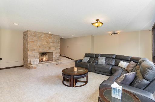 1221 Mckinley Drive, Hudson, WI 54016