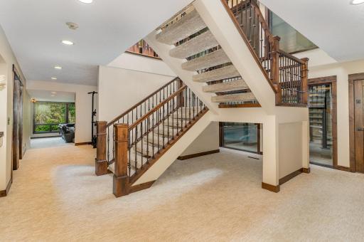 1221 Mckinley Drive, Hudson, WI 54016