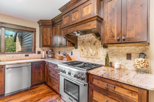 1221 Mckinley Drive, Hudson, WI 54016