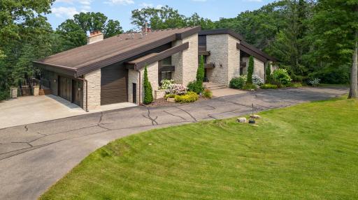 1221 Mckinley Drive, Hudson, WI 54016