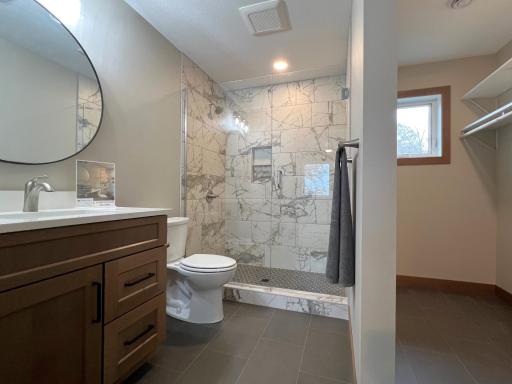 Upper Level En Suite w/Walk-In Shower & Closet