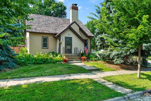 1662 4th Street E, Saint Paul, MN 55106
