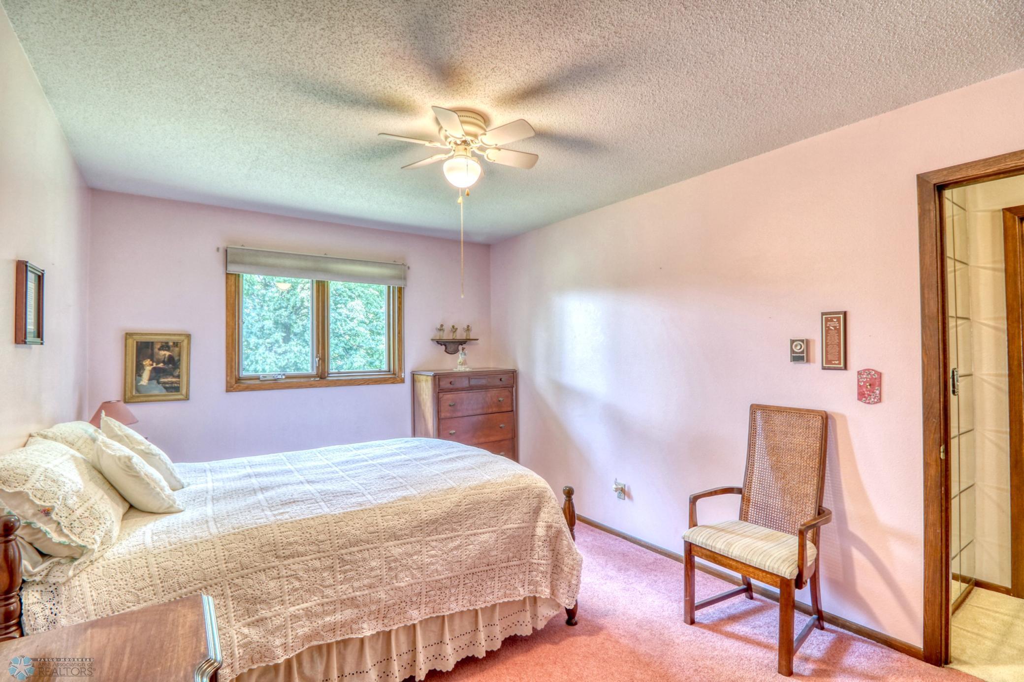 Bedroom2_2.jpg