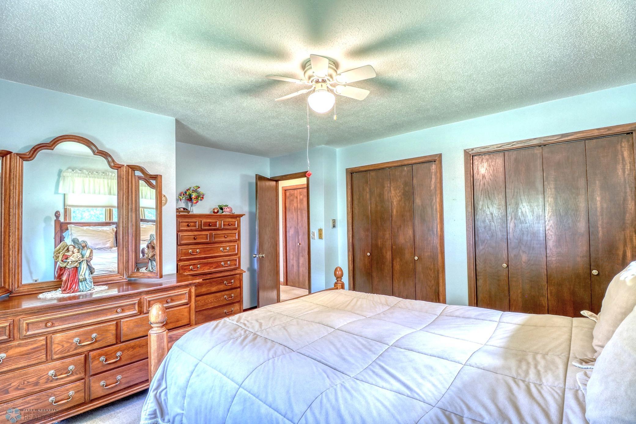Bedroom1_2.jpg