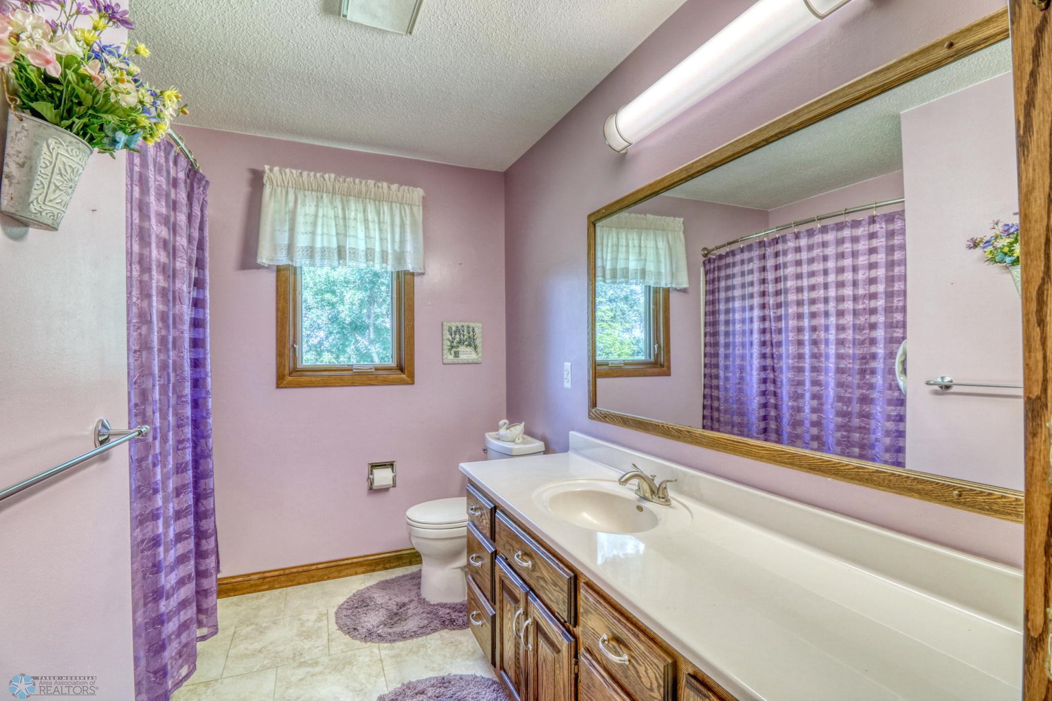 Bathroom1_1.jpg